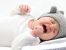 Почему болит живот у новорожденного и как ему помочь У младенца болит животик капризничает